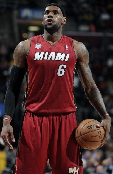 韩鹏：全力以赴完成俱乐部1500分和瓦科夺金靴的目标（韩鹏：冲刺俱乐部1500分，助瓦科问鼎金靴）