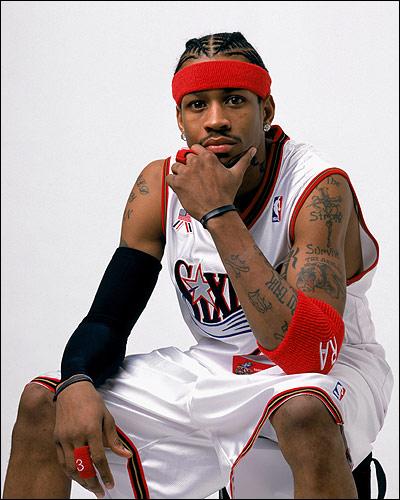 球星突破防线送出关键助攻（王牌强突撕裂防线送出关键助攻）