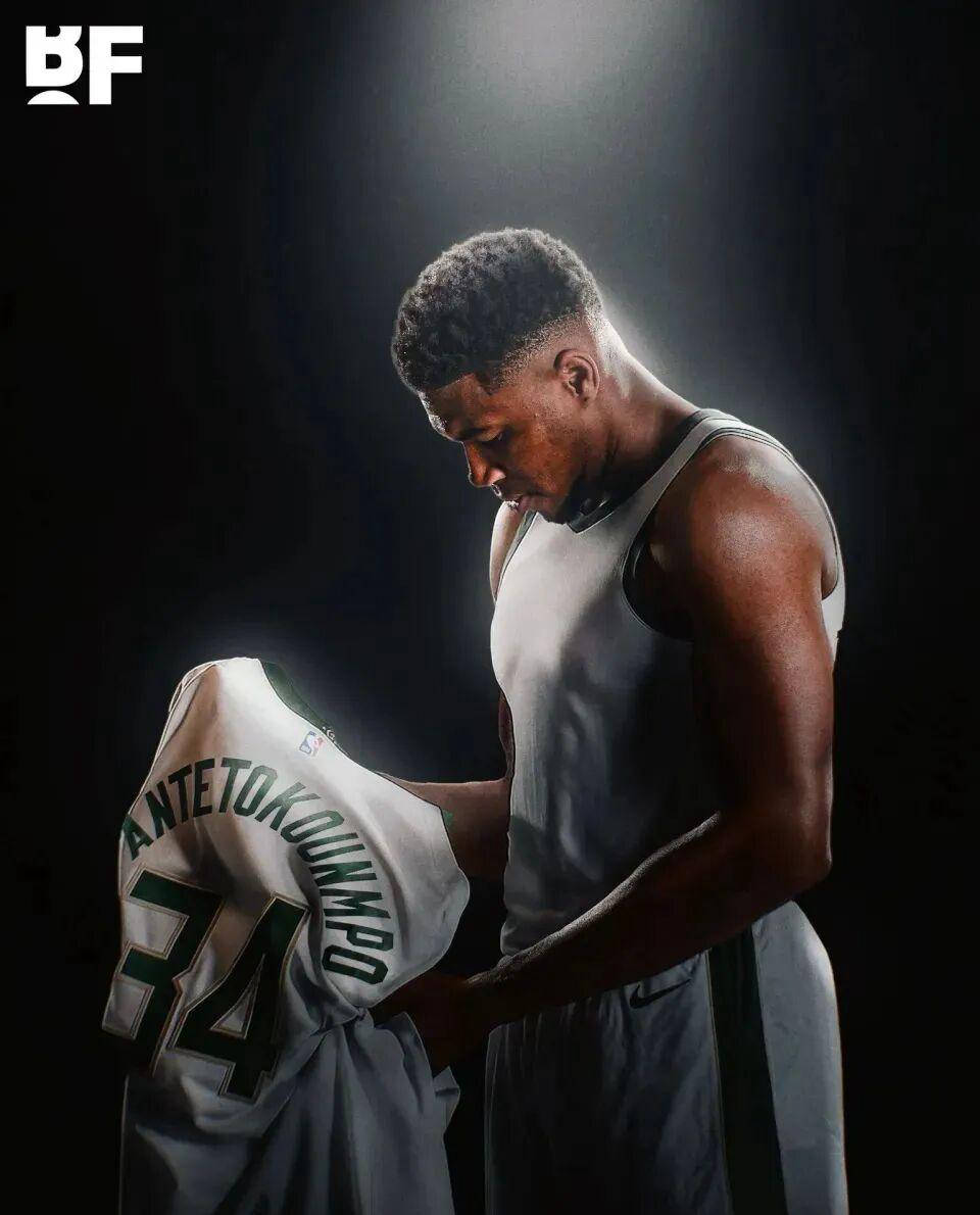 记者：中超收官战赛后，西海岸将为邵佳一举办告别仪式（据记者透露，中超末轮结束后，西海岸将为邵佳一举行告别仪式）