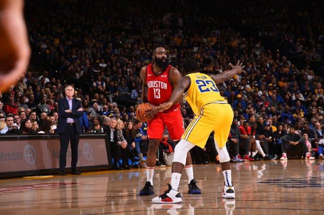 玉昆外援奥斯卡在老家开车时车辆突然起火，好在人没事（玉昆外援奥斯卡在老家驾车遭遇车辆自燃，所幸人身无恙）