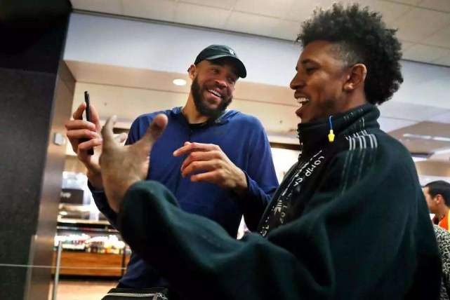 阿连德谈梅西解锁400助：真的意义非凡，非常荣幸参与其中（阿连德赞梅西达成400助攻里程碑：意义非凡，参与其中倍感荣幸）