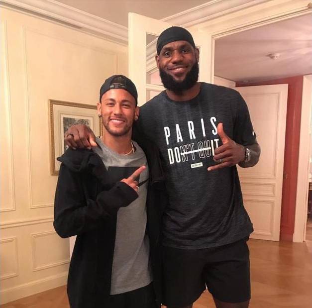 樊振东也没想到，香港火灾刚过一周，全红婵因一举动实现口碑暴涨（距香港火灾仅一周，全红婵一个举动口碑飙升，连樊振东都没料到）