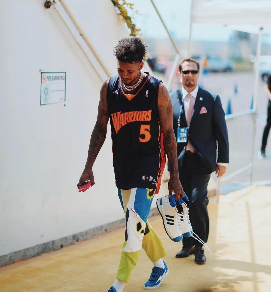 VP老板：踢掉电子哥和Jame都是选手和教练共同要求的（VP老板称：移除电子哥与Jame是选手与教练组的一致请求）