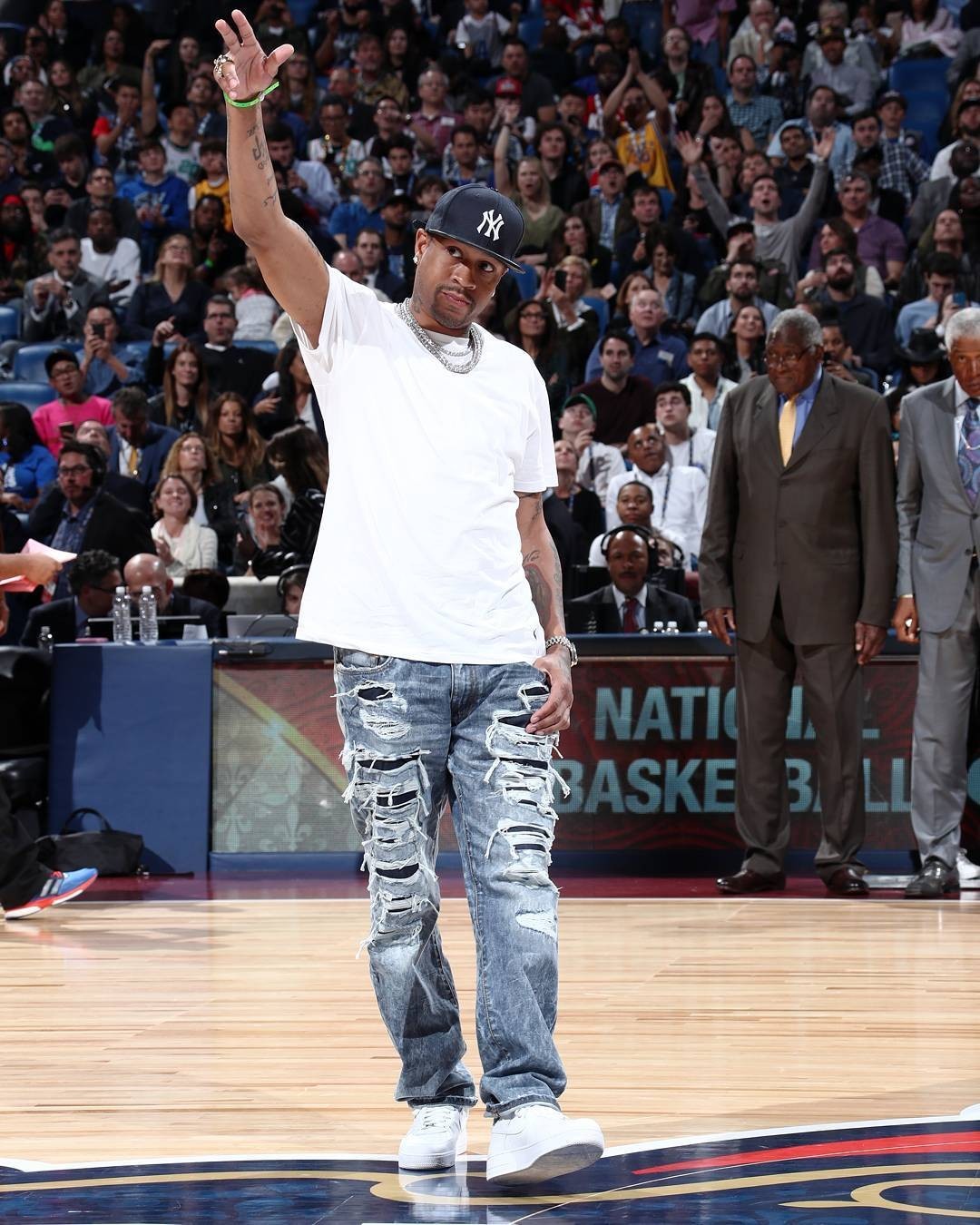 京东徐雷接替李明岗位？魏翊东：此时此刻两位都不知道安排（徐雷接棒李明？魏翊东：目前两人均不知安排）